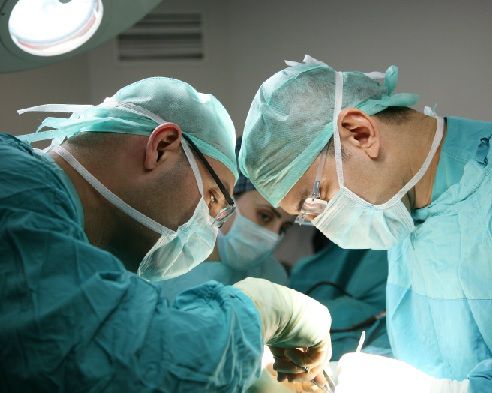 Челябинские хирурги впервые трансплантировали печень